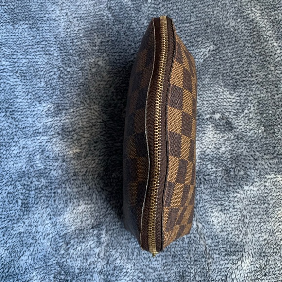 Authentic Louis Vuitton - Picture 5 of 16